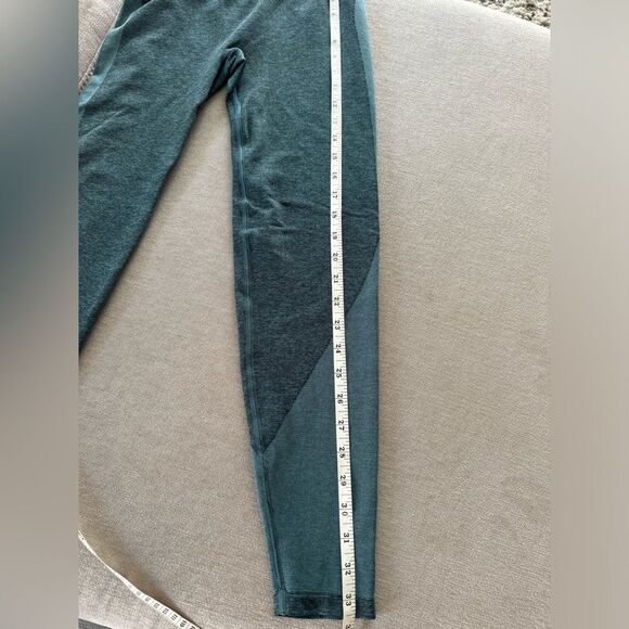 PINK Victoria’s Secret Women Heart Seamless Green Stretch Leggings size Small - Picture 6 of 6